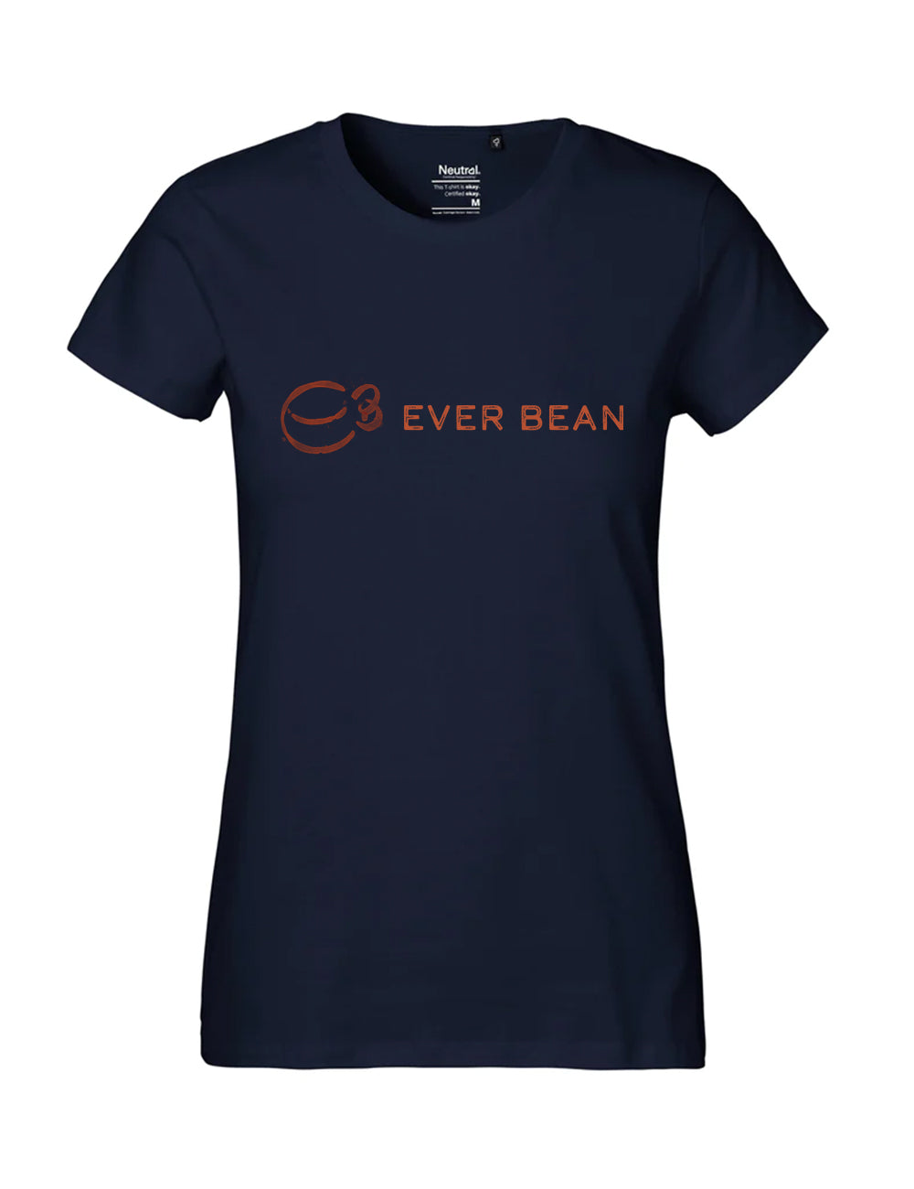 Marineblå Neutral Tee, Dame by Neutral med orange "Ever Bean" logo og tekst foran, lavet af certificeret Fairtrade bomuld.