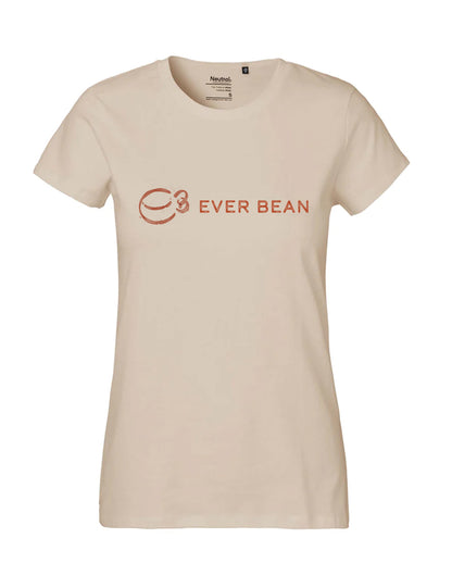 Den neutrale beige t-shirt til kvinder er lavet af Fairtrade bomuld og har "C3 Ever Bean"-logoet med et kaffekopdesign i brunt. Levering tager 2-3 uger.