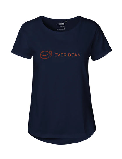 En marineblå Neutral Roll Tee til kvinder har "Ever Bean" i levende orange og et stiliseret kaffebønne- eller swirl-logo. Fremstillet af fairtrade bomuld, den har korte ærmer og en rund halsudskæring, der fanger essensen af Neutral tøj.