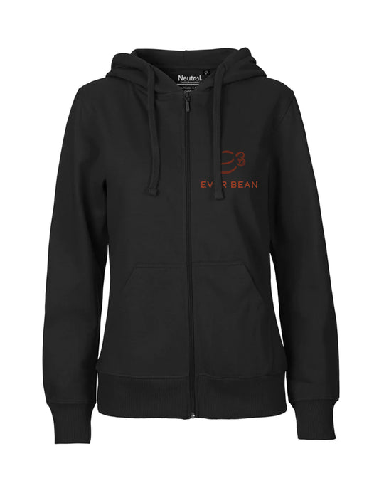 Neutral, Hoodie Zip, Dame fra Neutral er en sort lynlås lavet af fairtrade bomuld. Den har en kaffekopgrafik med "EVER BEAN" i orange på venstre bryst, en hætte med snøre, frontlommer og ribkanter i ærmerne og forneden for komfort og stil.